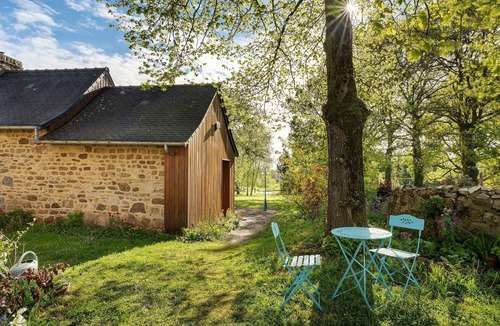 Roz-sur-Couesnon House | Four à Pain d'Eugénie – Happiness Awaits in the Bay!