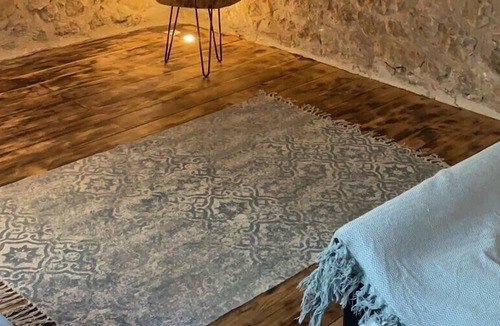 Sorges-et-Ligueux-en-Perigord Apartment | Cosy 1 bedroom gite (La Cachette)