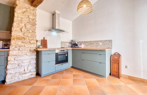 Sorges-et-Ligueux-en-Perigord House | Holiday Home 'Spacieuse Maison De Vacances' with Private Terrace, Private Garden and Wi-Fi