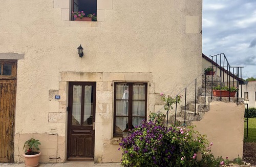 Treigny House | Beautiful country home in a green setting, near Guédelon