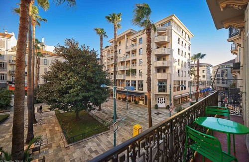 Cannes City Centre Apartment | French Elegance 2 bedroom 3 bath 500 metres to beach