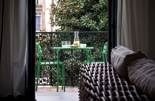 Cannes City Centre Apartment | French Elegance 2 bedroom 3 bath 500 metres to beach
