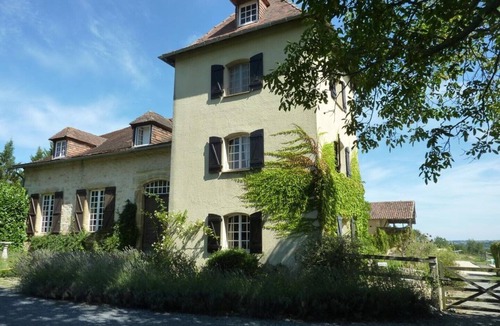 Monlezun House | French Manor House with pool and stunning views in Gascony