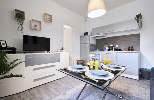 Reims Apartment | Fully equipped 4-person apartment with free public parking