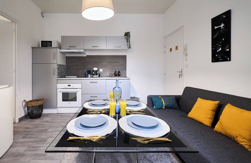 Reims Apartment | Fully equipped 4-person apartment with free public parking