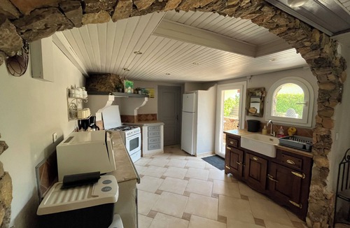 Bagnols-sur-Ceze Villa | FULLY EQUIPPED VILLA WITH SWIMMING POOL FOR 8 PEOPLE GARDEN BARBECUE BOWLING GREEN