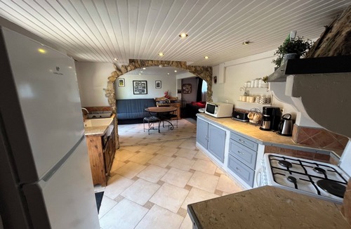 Bagnols-sur-Ceze Villa | FULLY EQUIPPED VILLA WITH SWIMMING POOL FOR 8 PEOPLE GARDEN BARBECUE BOWLING GREEN