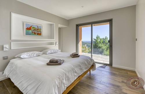 La Cadiere-d'Azur House | Fully renovated farmhouse with swimming pool and 180° sea view