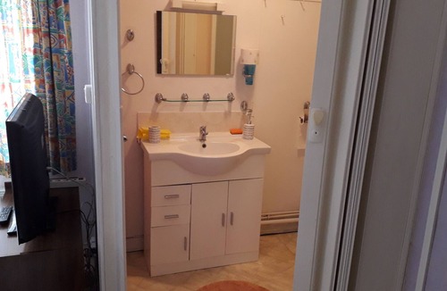 Forges-les-Bains Apartment | Furnished H-G 3 minutes from thermal center