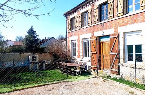 Ecury-sur-Coole Apartment | Gîte au calme de la campagne, jardin, billard, parking