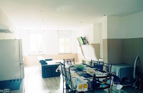 Ecury-sur-Coole Apartment | Gîte au calme de la campagne, jardin, billard, parking