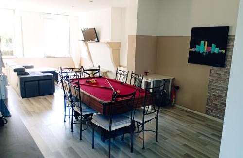 Ecury-sur-Coole Apartment | Gîte au calme de la campagne, jardin, billard, parking