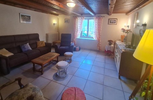 Reherrey House | Gîte confortable avec terrasse et jardin, près de Baccarat, idéal pour nature et détente - FR-1-584-51