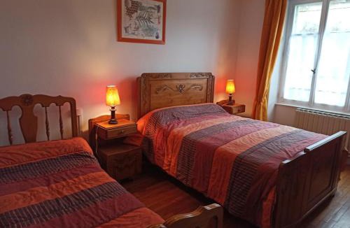Aouze House | Gîte convivial avec 3 chambres, proche du patrimoine historique, cour et équipements inclus - FR-1-589-38