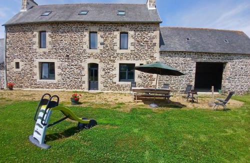 Saint-Clet House | Gîte de charme à la campagne à 15 km de la mer