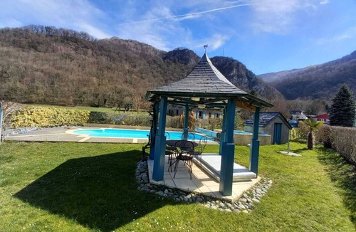 Geu House | Gîte de Groupe, 24 Personnes Idéal Pour vos Réunion Familiale, Entre Amis !