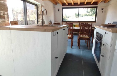 Guimaec House | Gîte de Kerellou Creiz, beach access, sleeps 4