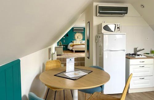 Villechetif Bed & Breakfast | Gîte de la Villa de la Croix avec piscine et parking à 4 minutes de l'A26