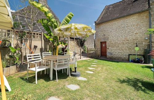 Trefumel House | Gîte Des Faluns: SPA, Massages, Private Terrace, Garden, Wi-Fi in Tréfumel, Brittany