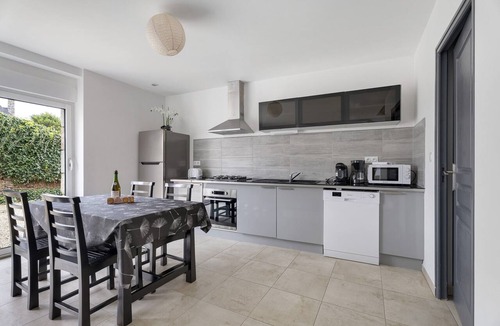 Jugon-les-Lacs-Commune-Nouvelle House | Gîte des Lacs – Le Noisetier: shared pool, sauna & jacuzzi, private terrace, Wi-Fi