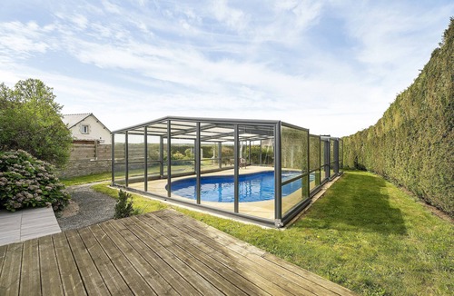 Jugon-les-Lacs-Commune-Nouvelle House | Gîte des Lacs – Le Noisetier: shared pool, sauna & jacuzzi, private terrace, Wi-Fi