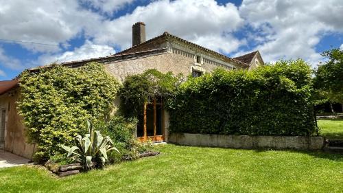 Crastes Apartment | Gîte En Damé with pool