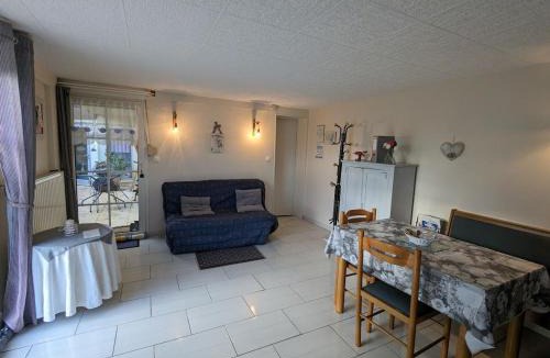 Sercoeur House | Gîte ensoleillé idéal pour couples - Proche d'Épinal avec terrasse et Wifi - FR-1-589-613