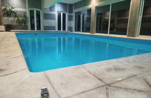 Celles-sur-Plaine House | Gîte "fils et cotons" Piscine Intérieure chauffée à l'année et sauna