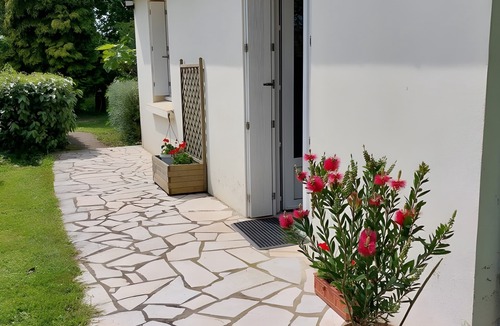 Plourhan House | Gîte Ker Allio: private terrace, shared garden & Wi-Fi in Plourhan