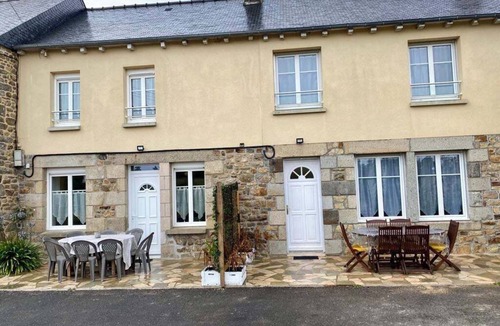 Guitte House | Gîte L'étape conviviale sleeps up to 12 people 20mn from Dinan