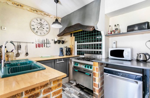 Ploumagoar House | Gîte les 3 pins: Family or Group Cottage near Guingamp
