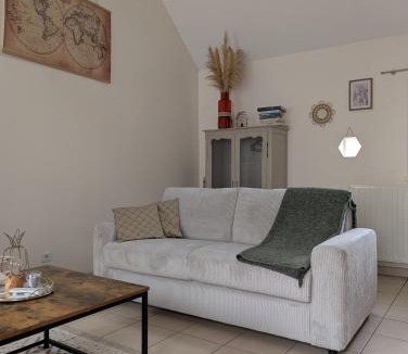 Plouvorn House | Gîte Les Pampas Les Jardins de Kerellec 20min de la mer 2 à 4 personnes jacuzzi et terrasse