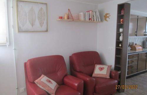 Vilosnes-Haraumont House | Gîte loft au bord de la Meuse avec jardin, terrasses et activités variées à Vilosnes-Haraumont - FR-1-585-81