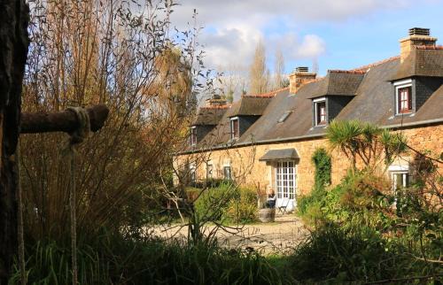 Goudelin House | Gîte longère de charme en Bretagne dans un écrin de verdure - Ty Baradouze
