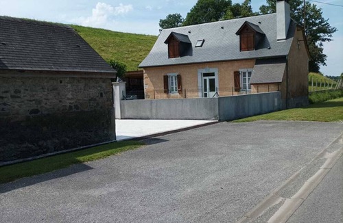 Asson House | Gîte Nouguè de bach, a small 2-star Béarnaise house