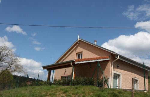 Combrimont House | Gîte pour 4 avec terrasse couverte, parking privé et animaux acceptés - FR-1-589-367