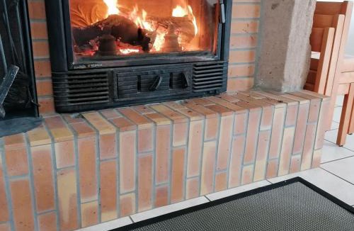 Anould House | Gîte spacieux avec cheminée, proche nature, accessible PMR, idéal famille et motards - FR-1-589-34