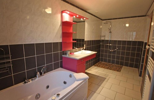 Harsault House | Gîte spacieux avec terrasse, confort moderne dans un cadre verdoyant et propice aux balades. - FR-1-589-79