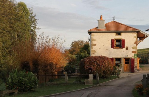 Bonvillet House | Gîte Tranquille avec Cheminée, Terrasse sur la Saône et Borne EV, Animaux Bienvenus - FR-1-589-103