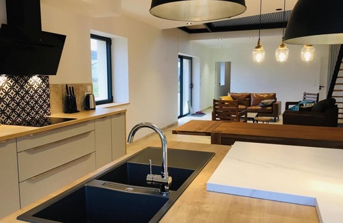 Andressac House | Gîtes de France® - La Grange du Méandre with massage area