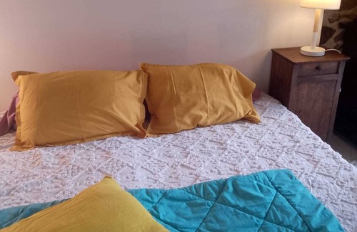Le Minihic-sur-Rance Bed & Breakfast | Garel's guest room with private bathroom, 25 m²