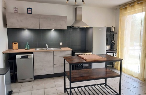 Saint-Georges-sur-Baulche Apartment | Georges, un Appartement au Look Chic Rustique