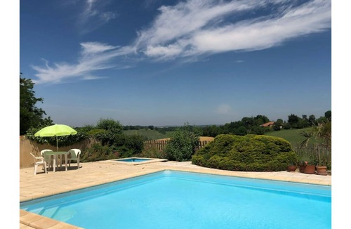 Monpardiac House | Ghibli, lake view in beautiful estate with swimming pool