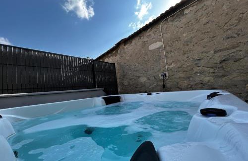 Bourgogne-Fresne Apartment | Gite 10 personnes avec jacuzzi à 10 min de Reims