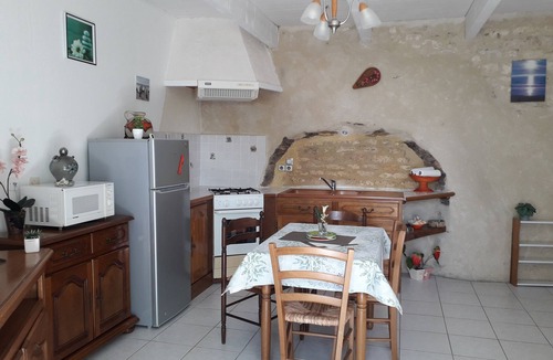 Lalbenque Cottage | Gite 40 m2, maisonnette t2, wifi, animals accepted under condition. calm assured.