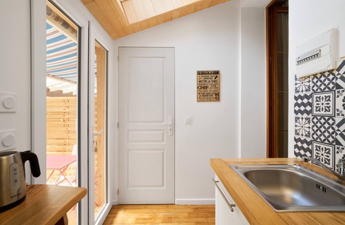 Eyliac House | Gite À L'Envol with Private Terrace and Shared Garden
