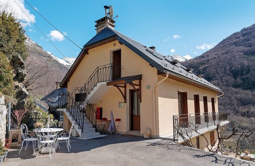 Gedre House | Gite Campbieil - Gavarnie-Gèdre: Panoramic Mountain Apartment