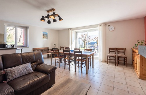 Ouzous House | Gîte d'Ayzi – Charming Rental with Panoramic Views, Ideal for Families or Friends, 15 Minutes from Lourdes