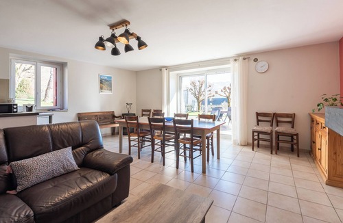 Ouzous House | Gîte d'Ayzi – Charming Rental with Panoramic Views, Ideal for Families or Friends, 15 Minutes from Lourdes