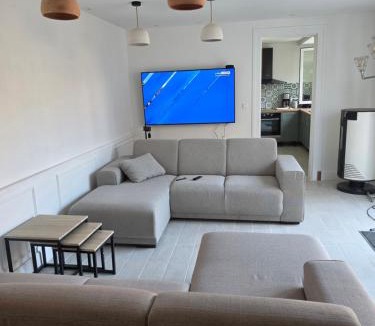 Chalons-en-Champagne House | Gite de la cité 30 personnes avec piscine